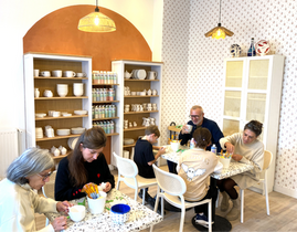 Tribu Barbotine, café céramique à Montrouge. Un café et un atelier de peinture sur céramique.