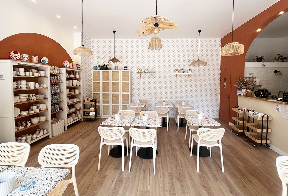 Tribu Barbotine, café céramique à Montrouge. Un café et un atelier de peinture sur céramiq