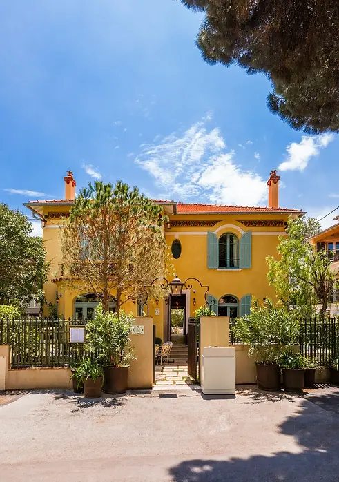 07-Maison-Revka-Saint-Tropez-e1720437480206.jpg.webp