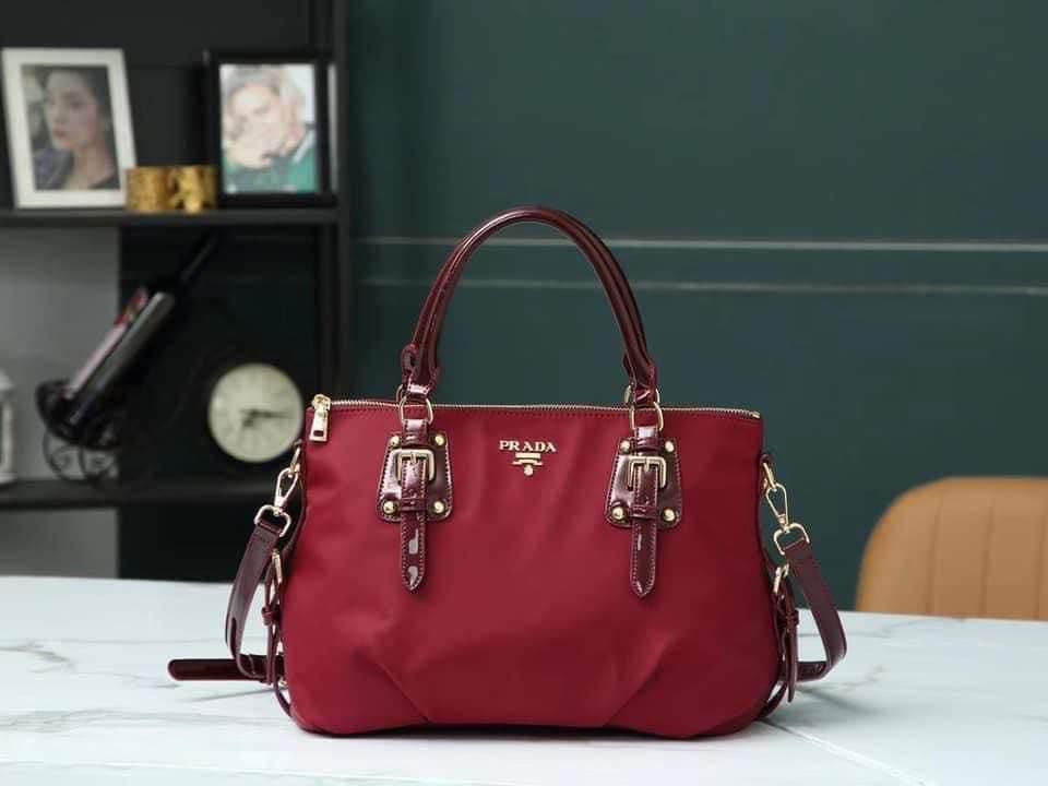 Küçük resim: Prada Re-Nylon Tote