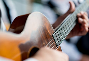 Aulas de violão e ukukeke