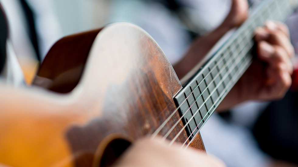 Live Music feat. Greg McQuade