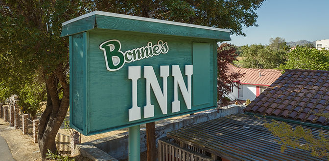 SweetwaterPhoto-Bonnie's-Inn-01.jpg