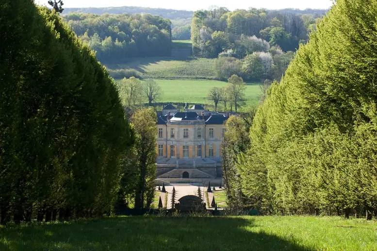 Chateau-de-Villette-private-estate-dream-venue-for-wedding-reception-ceremony-offering-lux