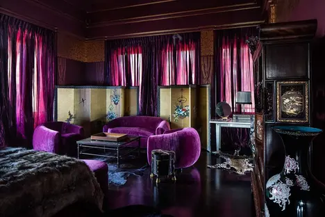 Villa-Clara-Rome-luxury-home-best-accommodation-sumptuous-master-suite-ensuite-bedroom-gue