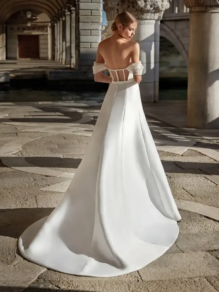 Thumbnail: Pronovias Prunetti | US 14
