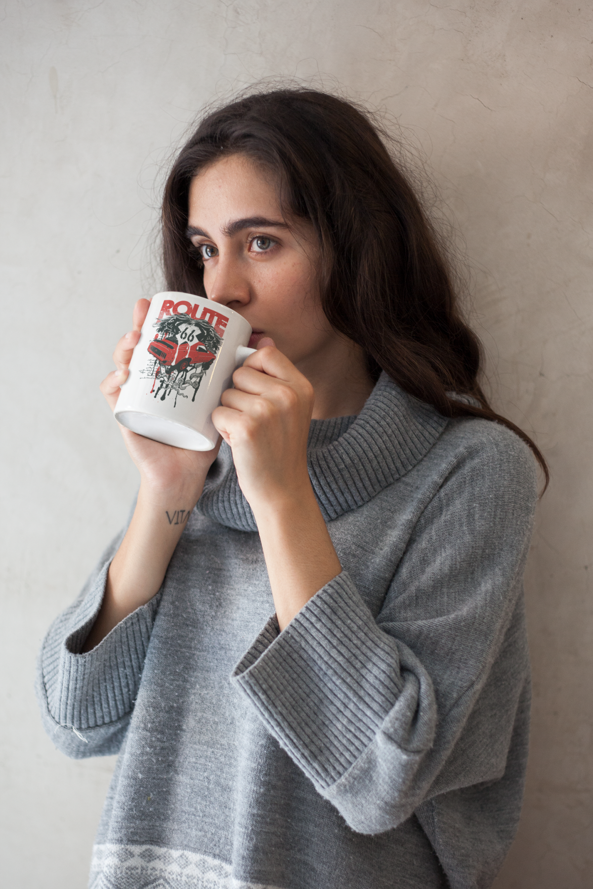 Kırmızı Amerikan Arabası Baskılı Kupa Beyaz Porselen Mug