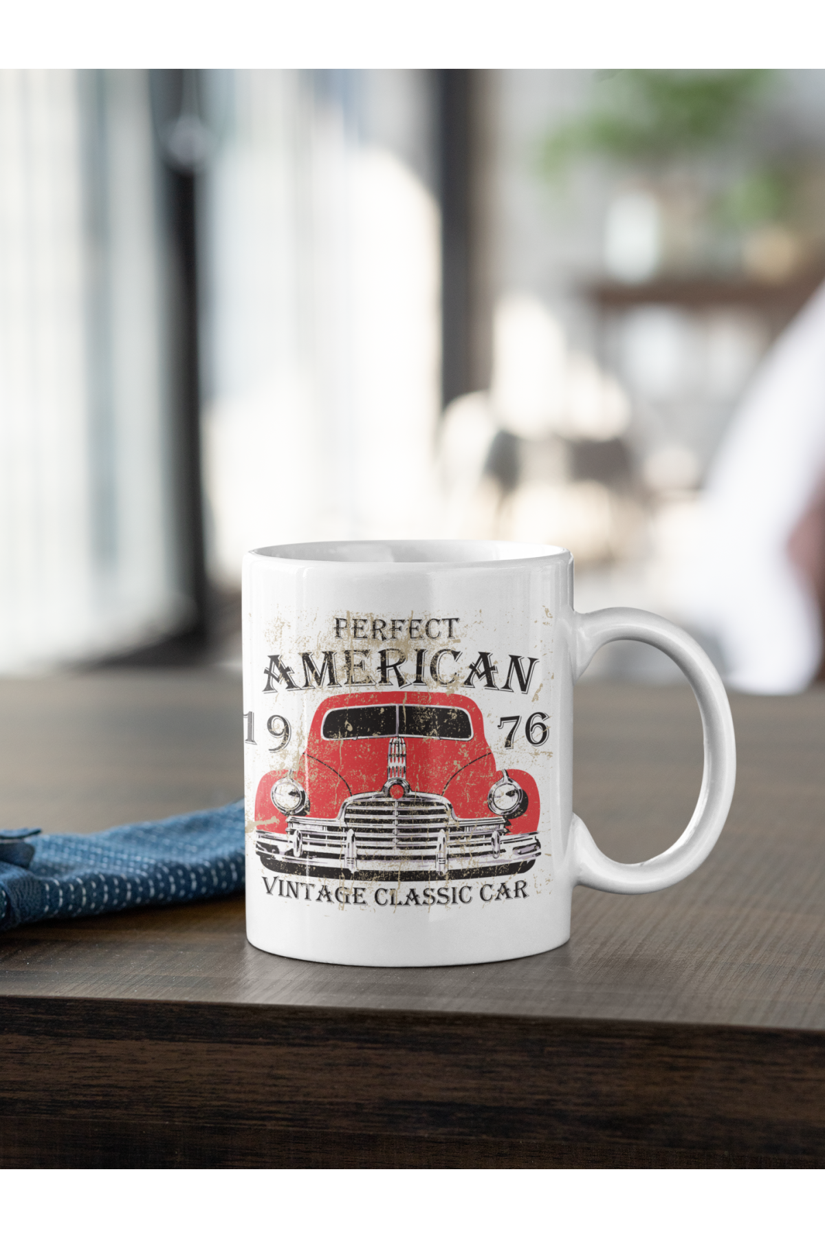 Eski Retro Kırmızı Araba Baskılı Kupa Beyaz Porselen Mug