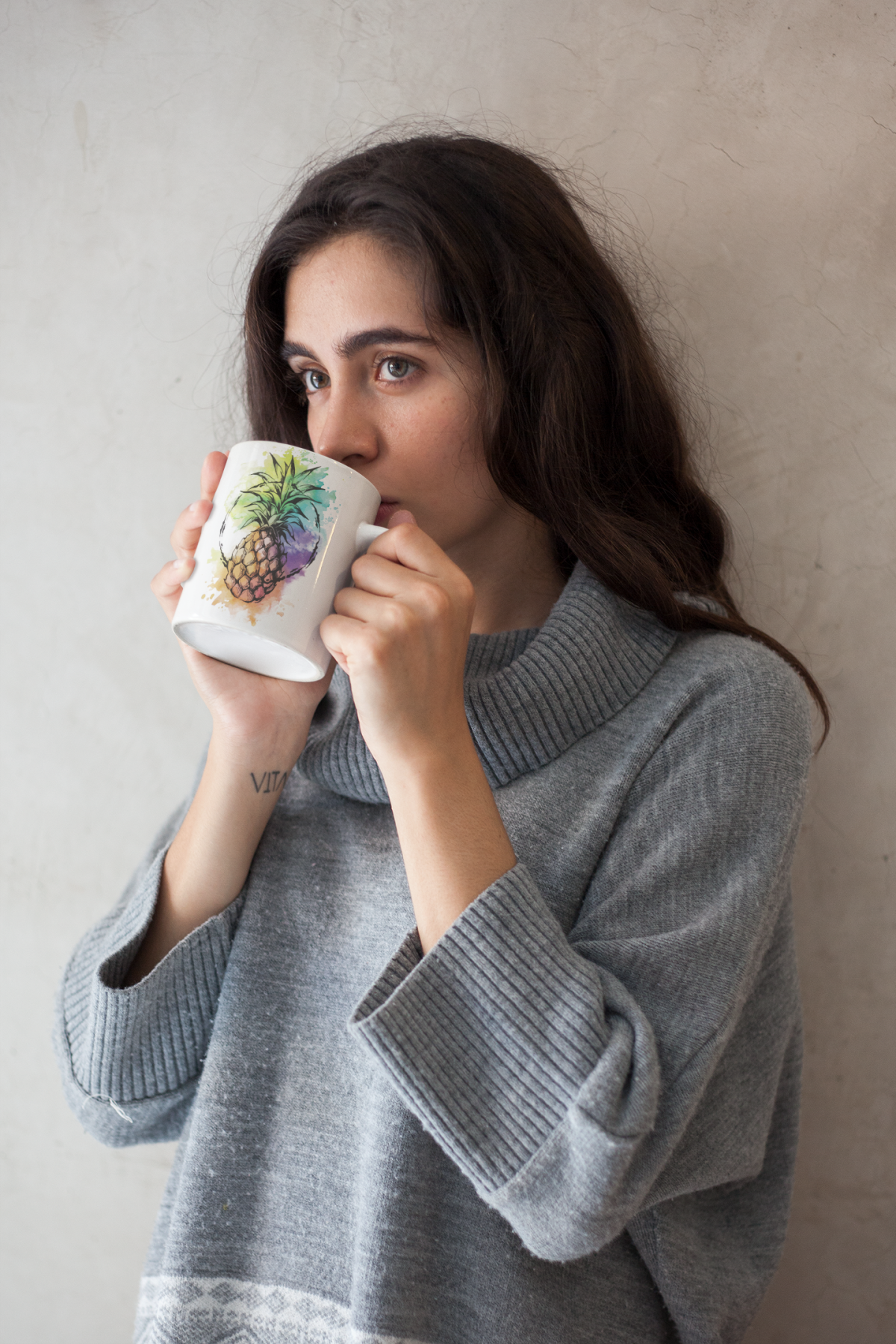 Renkli Ananas Baskılı Kupa Beyaz Porselen Mug