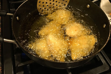 Samosa getting fried