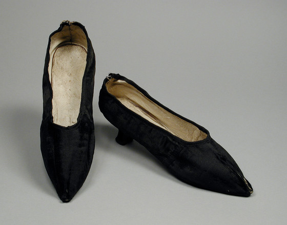 Low heel slipper, black, no embroidery 