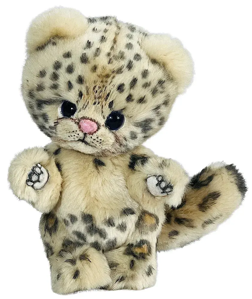 Snow Leopard Lean