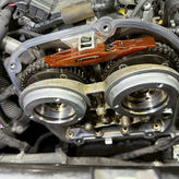 保時捷漏油不是小事，從保養案例帶你看懂漏油症狀、常見滲漏位置、維修重點與後續風險，避免小漏拖成大修。