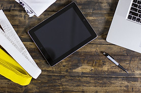 laptop-iphone-desk-notebook-computer-mac