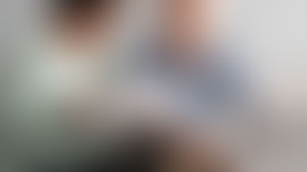 Mulher e Homem analisando aposentadoria