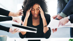 Mulher com acúmulo de função