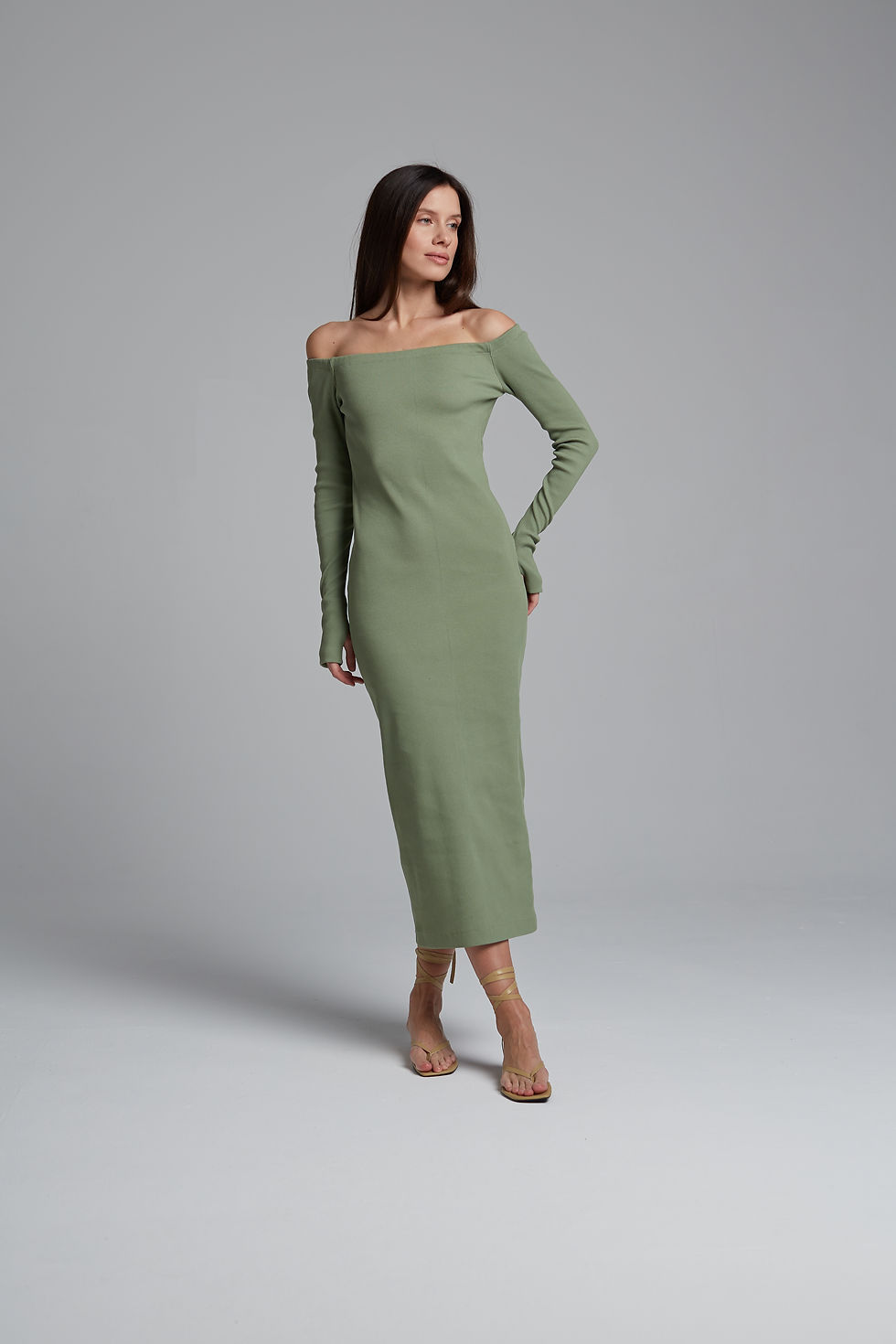 Миниатюра: Платье с открытыми плечами из кашкорсе