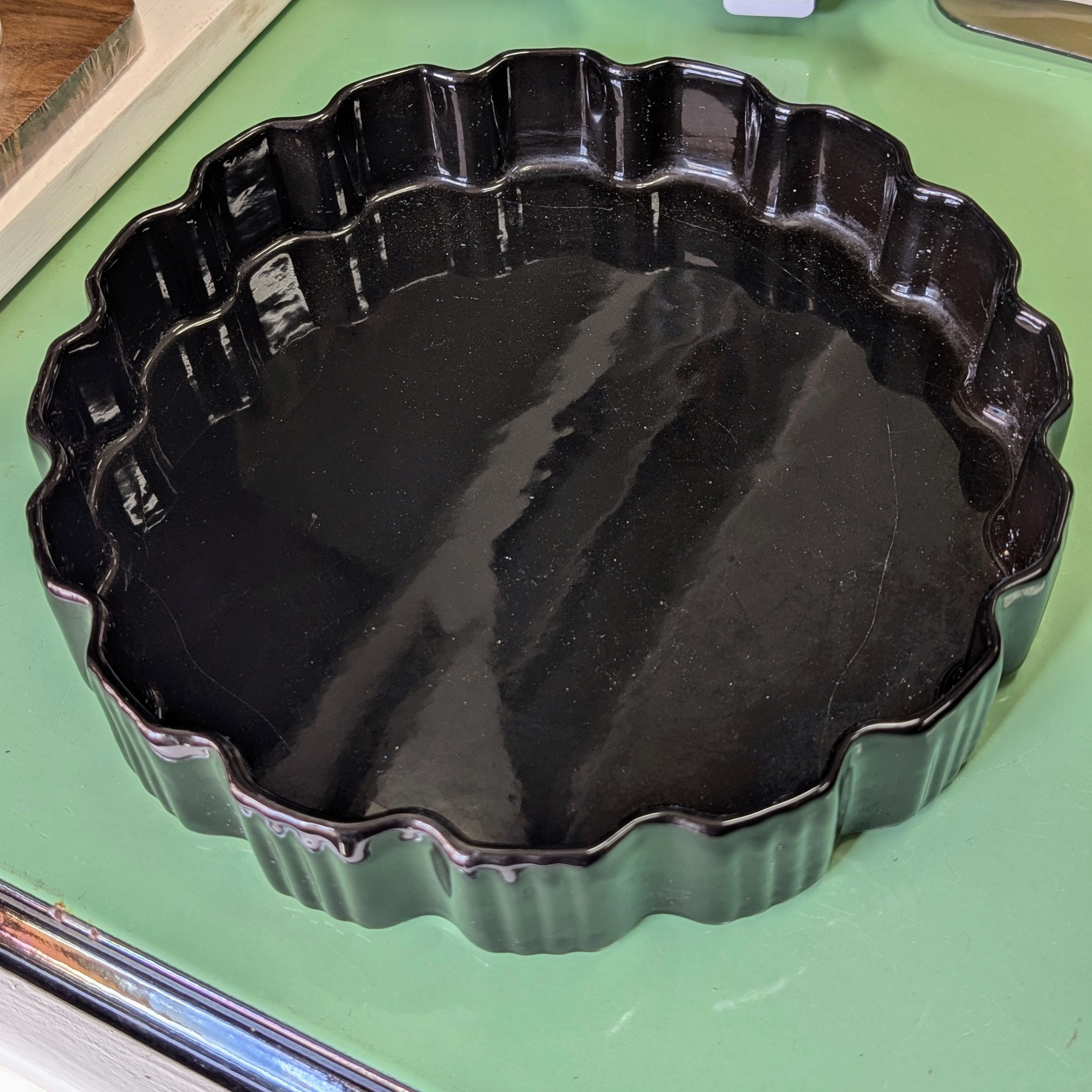 Scalloped Quiche or Baking Dish Black