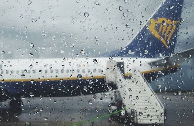 Volo in ritardo o cancellato per maltempo: si al risarcimento?