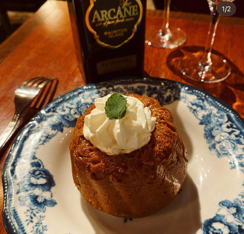 Baba au rhum maison, dessert à la carte du restaurant Au Petit Marquis à Versailles