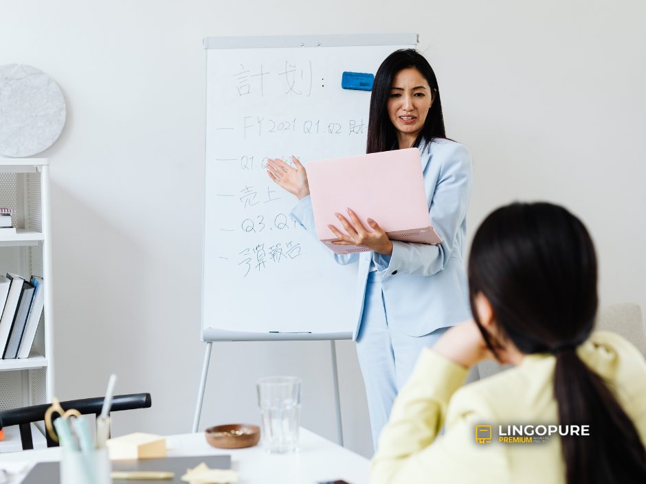 Giao tiếp kinh doanh bằng tiếng Anh trong vai trò lãnh đạo và thuyết trình tại môi trường làm việc quốc tế