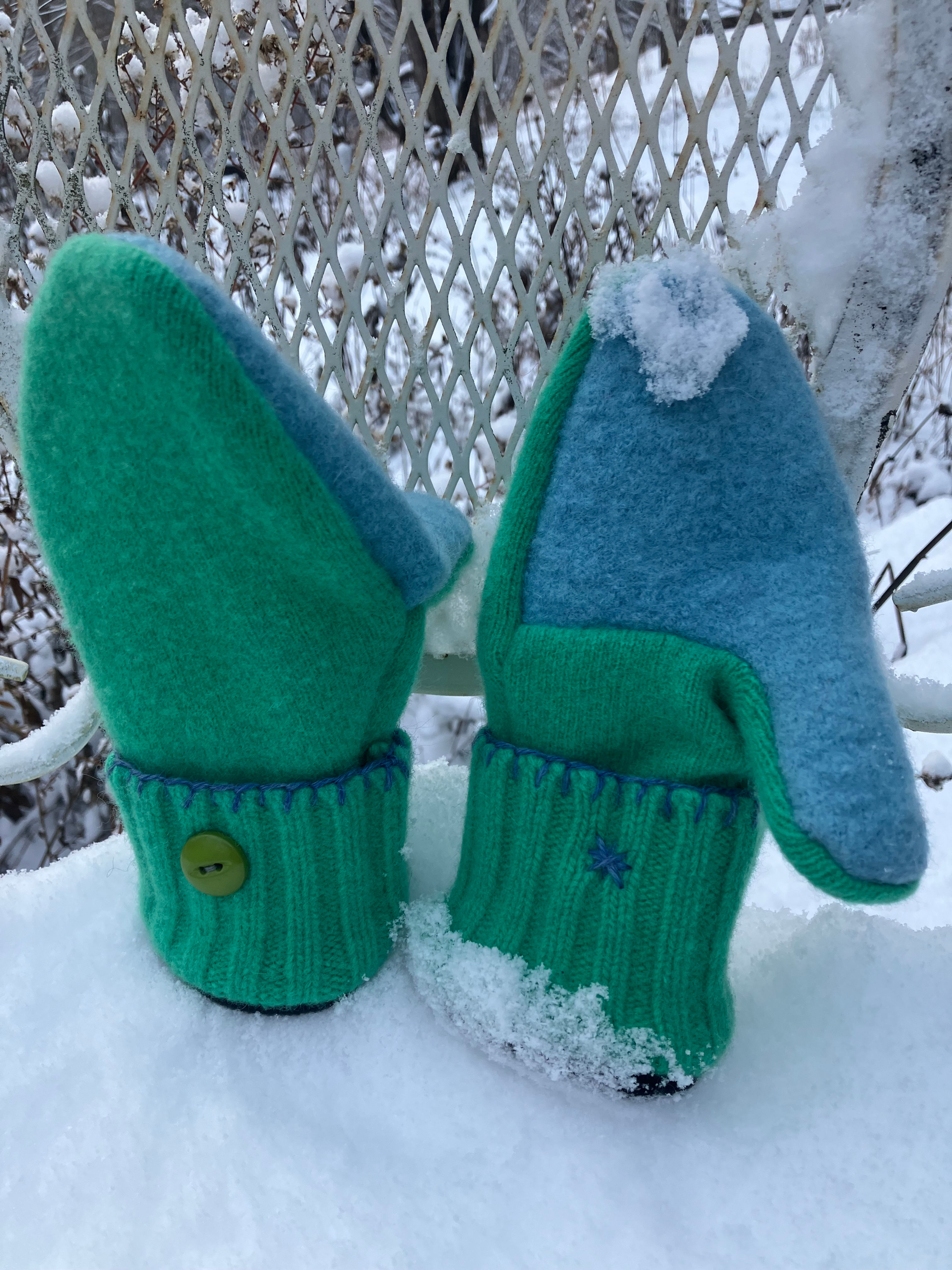 children’s mitts-green/blue