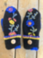 Black/felted flowers, medium slender 