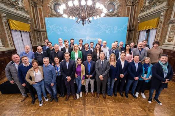 Kicillof reunió a intendentes y advirtió sobre el impacto del ajuste nacional en la salud bonaerense