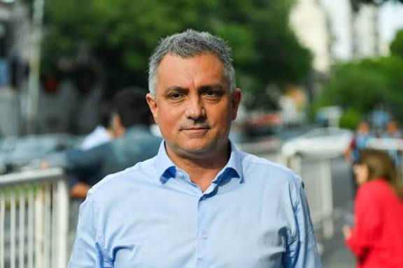 Sebastián Pareja levantó la voz en La Plata: "El que ventile diferencias, está afuera"