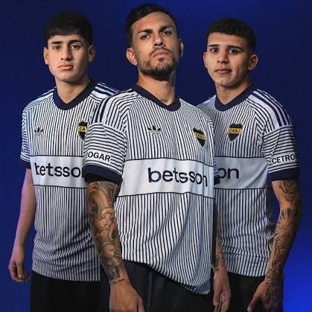 Boca estrenó su camiseta alternativa blanca con guiños a 1906 y a la era Riquelme