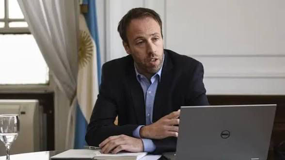 Provincia le reclamó a Caputo un préstamo de USD 250 millones para asistir a 2,5 millones de chicos