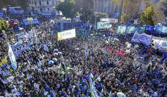 Gremios marcharon sobre la General Paz contra el cierre de PyMEs y la pérdida de empleo