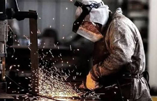 La industria metalúrgica cayó 4,4% en julio y opera con solo 39,2% de su capacidad