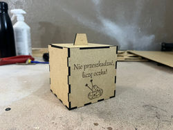 Podajnik włóczki