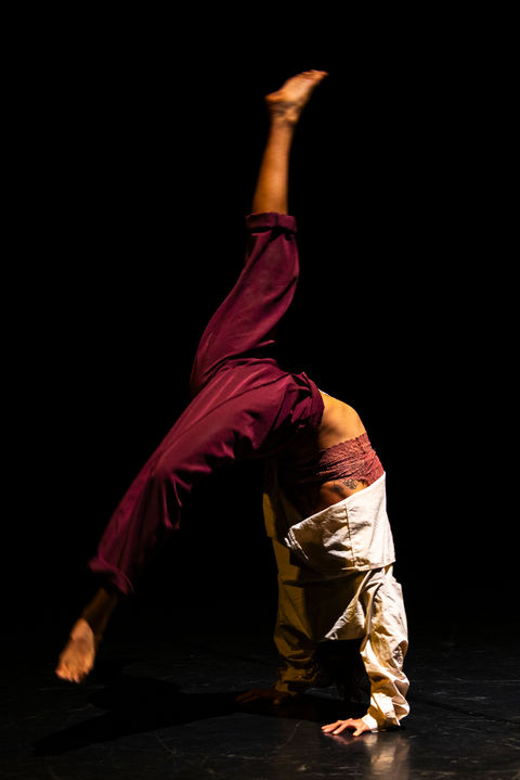 Acro-dance improvisation