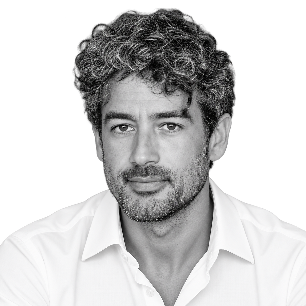 Ritratto in bianco e nero su trasparenza.png