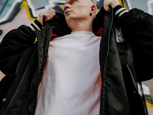 ROCKWELL RETURNS WITH "COMFY" AND UNVEILS TRACKLIST FOR HIGHLY ANTICIPATED LP "LOW ART"