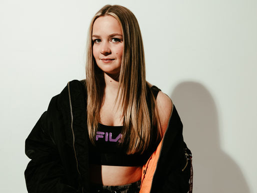 RISING DJ & PRODUCER EMILY NASH UNVEILS ENCHANTING SINGLE "DARKNESS" FEATURING CHARLOTTE HAINING