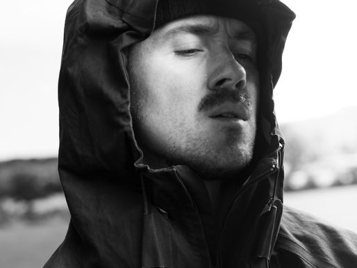 MAVERICK SABRE MAKES A BOLD RETURN WITH NEW SINGLE ‘ROSES ETHER’