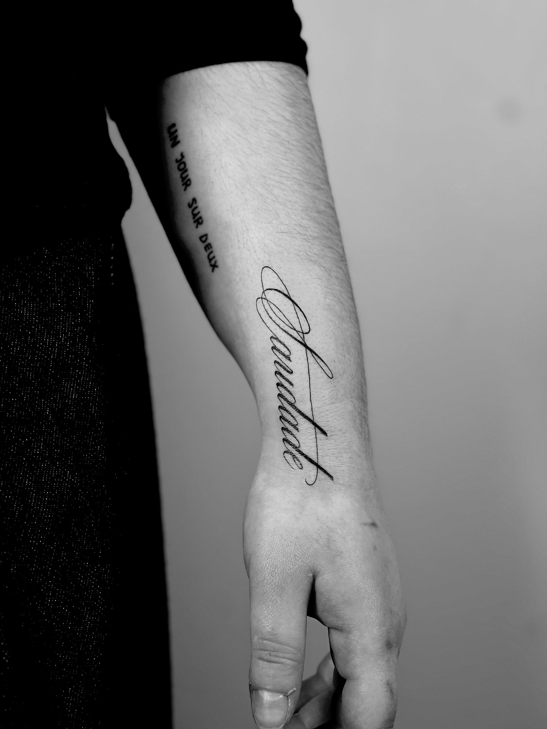 Tatouage cursif poignet fine line fineline Saudade