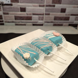 Dipped Cakecicles