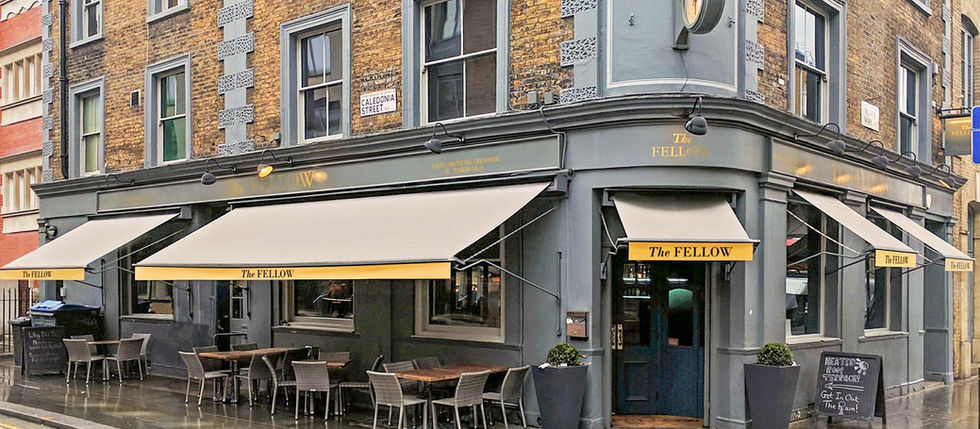 Маркізи з падаючими ліктями та логотипом