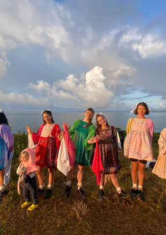 WAD and Men are singing