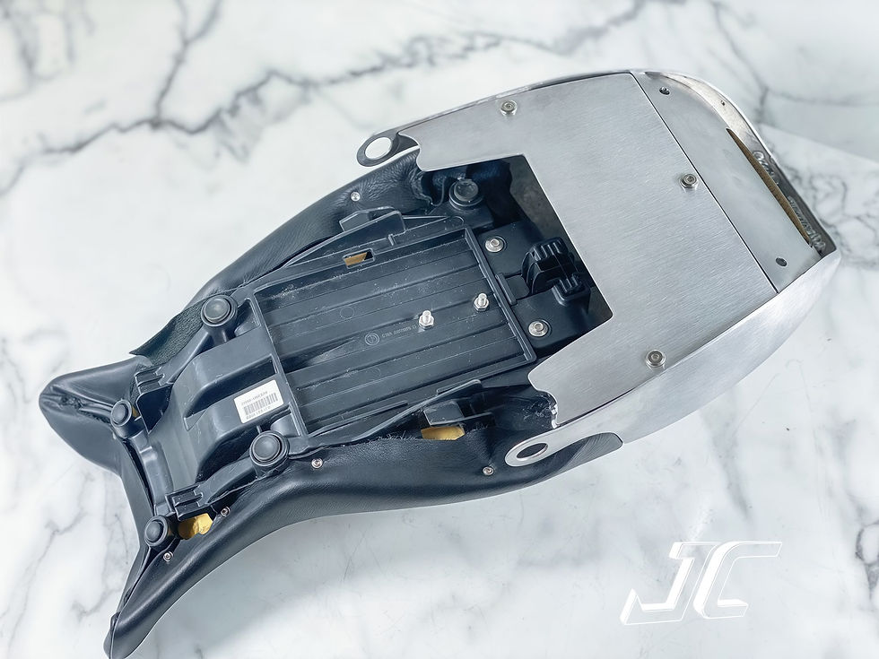 Thumbnail: Futuristic BMW RnineT Custom Seat and Aluminum Tail