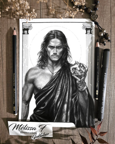 Portrait au crayon d’Hadès, dieu des enfers, tenant une grenade et vêtu d’une toge sombre. Illustration de Mélissa F pour l’Inktober 2025.