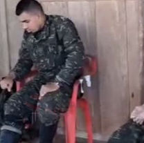 Guerrilleros se burlan de soldados retenidos en Guaviare tras ataque armado