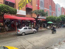 Caminando #envivo por el centro comercial Alejandría Hay seguridad