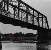 Joven se lanzó al rio Pamplonita del puente peatonal del barrio San Luis