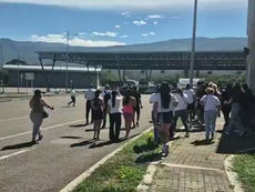 Emocionante, regresan 14 colombianos detenidos en #Venezuela.