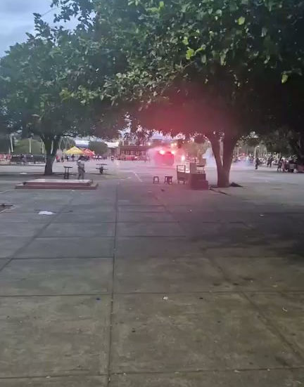 #EnVivo Peleas a la salida del estadio General Santander.